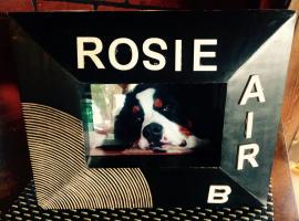 Rosie AirB，位于Hébertville的度假屋