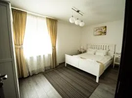 Montana Popa Boutique Studio