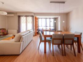 Apartamentos El Llombo，位于翁蒂年特的酒店