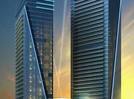 LUX Holiday Home Dubai Marina JBR - Silverene Tower Studios，位于迪拜朱美拉湖塔地铁站附近的酒店