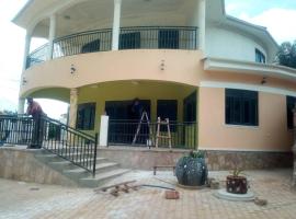 Lorycon Inn Hotel，位于Rwamahwa的酒店