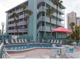 Clearwater Beach Hotel，位于克利尔沃特的带泳池的酒店