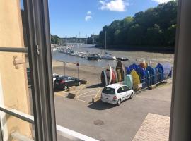 studio vue sur le Port saint Goustan classé 3 étoiles!，位于欧赖的酒店