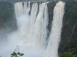 KSTDC Hotel Mayura Gerusoppa, Jogfalls，位于Māvingundi的酒店