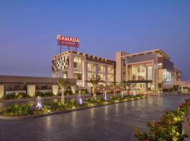 Ramada by Wyndham Gandhidham Shinay，位于甘德希罕的酒店