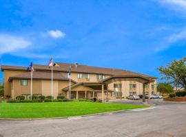 Quality Inn & Suites Lawrence - University Area，位于劳伦斯的酒店