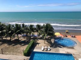 Departamentos frente al mar en Resort Playa Azul-Tonsupa，位于通苏帕的海滩短租房