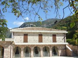 sette archi country house，位于Polino的酒店