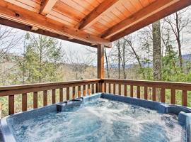 Gatlinburg Mountain Cabin with Grill and Pool Table!，位于加特林堡的Spa酒店
