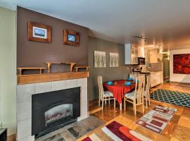 Walk to Town and Coast Anchorage Condo with Fireplace，位于安克雷奇的酒店