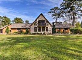7 half Acre Private Ranch Home with Pool and Game Loft，位于马格诺利亚的乡村别墅
