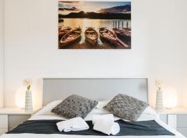 Fco Secrets Luxury Apartment，位于菲乌米奇诺的酒店