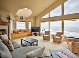 Oceanfront South Beach Home with Hot Tub and Sauna，位于新港的酒店