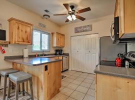 Kanab Condo with Pool and Patio, 30mi to Zion NP!，位于卡纳布的公寓