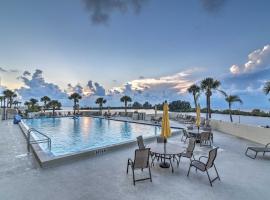 Gulf-View Hudson Condo in Waterfront Resort!，位于哈得逊的公寓