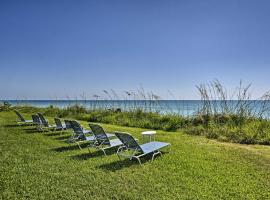 Oceanfront Vero Beach Condo with Balcony Views!，位于维洛海滩的海滩短租房