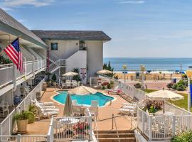 Oceanfront Resort Studio on Virginia Beach!，位于弗吉尼亚海滩的度假短租房