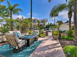 Oceanside Home with Rooftop Patio, Walk to Beach!，位于奥欣赛德的酒店