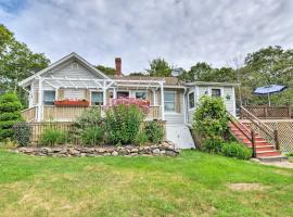 Charming East Boothbay Cottage with Large Yard!，位于East Boothbay的度假屋