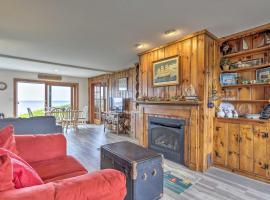 Fireplace and Sunroom! Oceanfront Cape Cod Cottage，位于丹尼斯港的乡村别墅