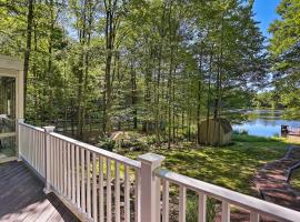 Lakefront Milford Home with Pvt Dock and Hot Tub!，位于米尔福德的别墅