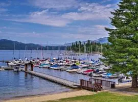 Minutes away from Beach, Marina, Shopping & Dining