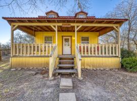 The Olive @ Mendelbaum Winery Guest Cabins，位于弗雷德里克斯堡的酒店