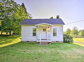 Ferndale Cottage on Private 20 Acre Farm!，位于芬代尔的酒店