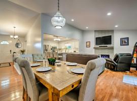 Open Concept Ann Arbor Home Less Than 2 Miles to U of M!，位于安娜堡的酒店