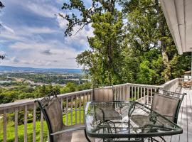 Upscale Chattanooga Home on Missionary Ridge!，位于查塔努加的酒店