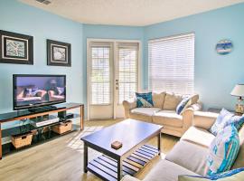 Corpus Christi Condo - Walk to Whitecap Beach!，位于科珀斯克里斯蒂的酒店