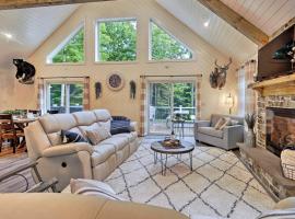 Benezette Cabin with Hot Tub, Grill and Mtn Views