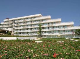 考姆酒店 - 全包，位于阿尔贝纳的酒店