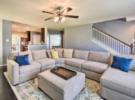 Spacious Conroe Home - 6 Mi to The Woodlands!，位于孔洛的度假屋