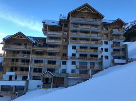 *NEW* Bellevue D’Oz Ski In Ski Out Luxury Apartment (8-10 Guests)，位于Oz白色山峰缆车附近的酒店
