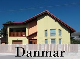 Vila Danmar - rent whole vila or upper floor apartment，位于Závažná Poruba的酒店