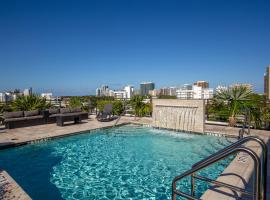 湾微风现代公寓 ，位于迈阿密海滩西班牙修道院附近的酒店