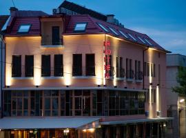 Hotel Victoria，位于帕纳久里什泰的酒店