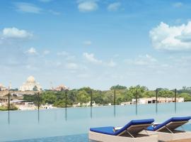Taj Hotel & Convention Centre, Agra，位于阿格拉的带泳池的酒店
