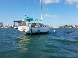 Sailboat with view，位于迈阿密的船屋