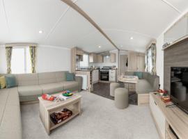 Roselands caravan park, Nr Lands End, Cornwall，位于圣贾斯特的酒店