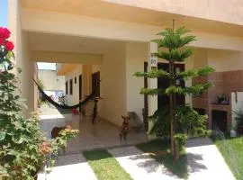 Um quarto em casa agradável