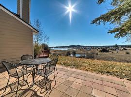 Pagosa Springs Getaway with Patio and Lake Views!，位于帕戈萨斯普林斯的公寓