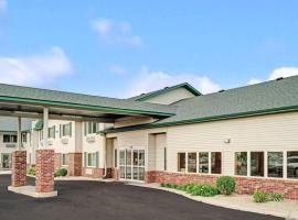 Super 8 by Wyndham Rogers Minnesota，位于罗杰斯的酒店