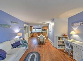 2 Mi to Beach Nautical Retreat in Bourne!，位于伯恩的Spa酒店