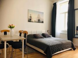 Modern cozy apartment in central Prague，位于布拉格St. Wenceslas Statue附近的酒店