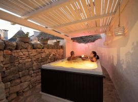 Trulli Holiday Deluxe & Wellness，位于阿尔贝罗贝洛的酒店