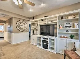 Cute and Cozy PDX Area Townhouse 31 Mi to Mt Hood!