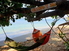 Crusoe Koh Takiev Island，位于戈塔基耶夫岛的住宿加早餐旅馆