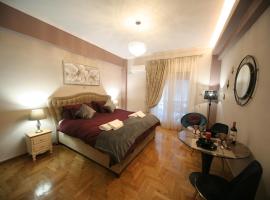 Denise Luxury Apartment-Centre of Athens,Kolonaki，位于雅典希腊国家研究基金会附近的酒店